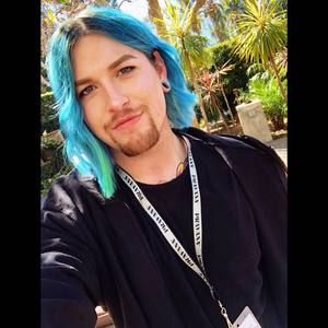 Meet your Posher, Alex